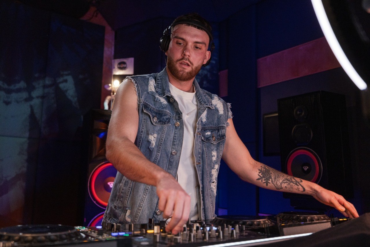 DJ Services Performing Live